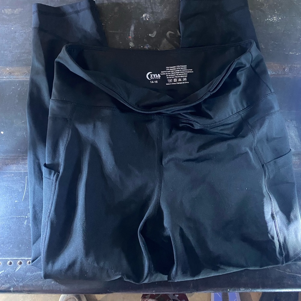 Zyia leggings